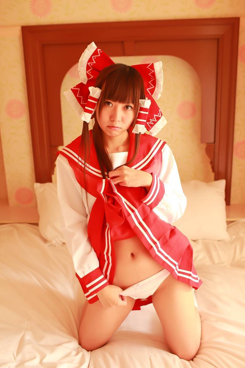 [Cosplay] Reimu Hakurei with dildo and toys - Touhou Project Cosplay